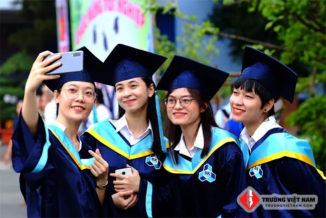 Học phí Đại học Bách Khoa Hồ Chí Minh 2022-2023 có gì mới? - sinh vien truong dai hoc bach khoa tphcm