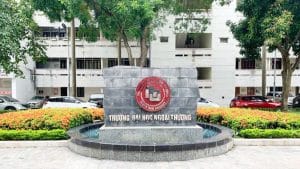 Cánh cửa Đại học Ngoại Thương