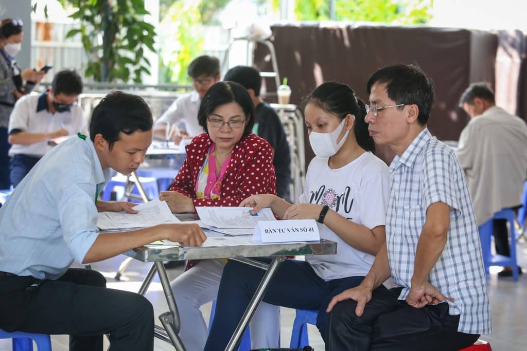 TP.HCM tuyển thêm học sinh lớp 10 vào các trường THPT để đáp ứng chỉ tiêu thiếu - TPHCM tuyen them hoc sinh lop 10 vao cac truong