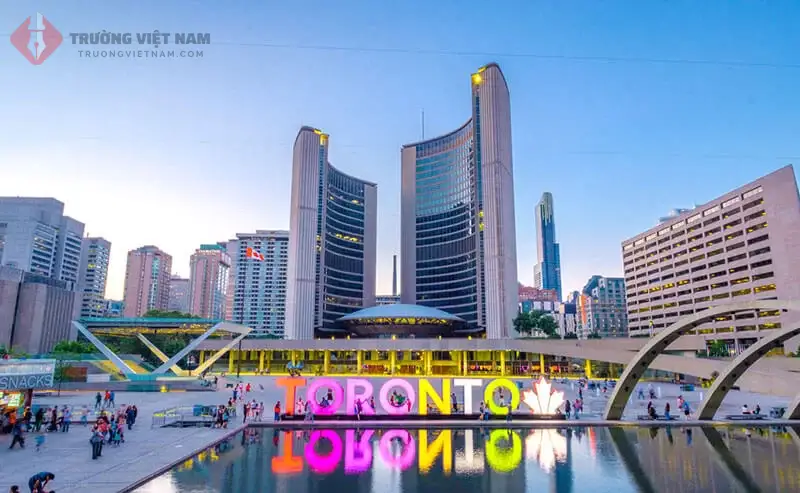 Toronto, bang Ontario, được đánh giá là thành phố tốt nhất cho sinh viên quốc tế tại Canada.