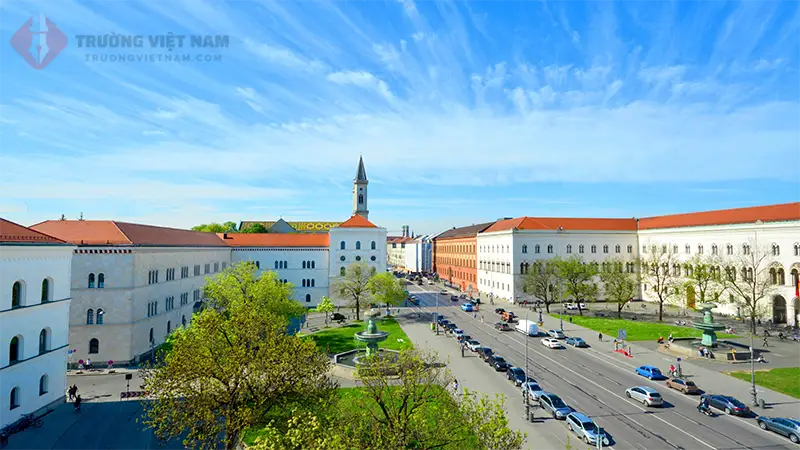 LMU Munich là một trong những trường đại học đáng chú ý tại Đức và châu Âu, với lịch sử dài và sự tập trung vào chất lượng giáo dục và nghiên cứu.