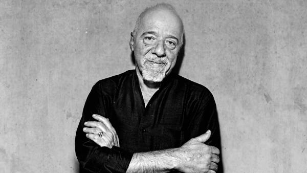 Chân dung tác giả Paulo Coelho