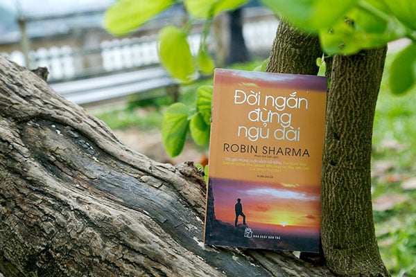 Review Sách Đời Ngắn Đừng Ngủ Dài của tác giả Robin Sharma