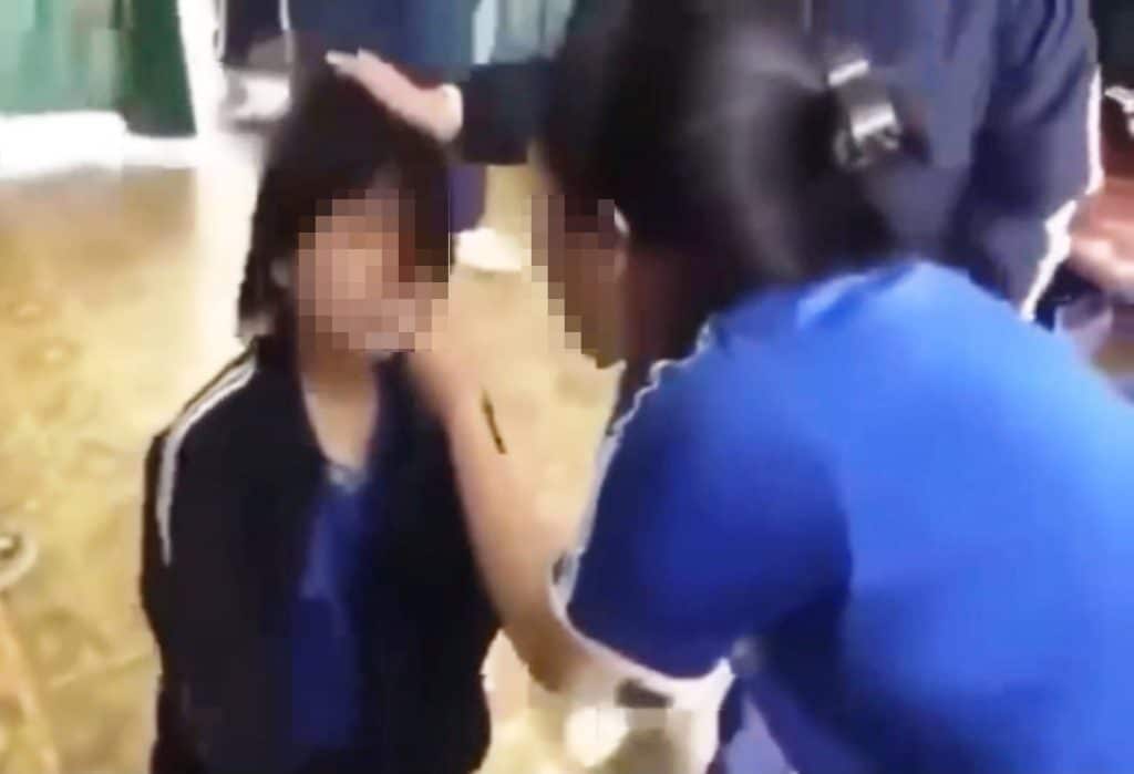 Nữ sinh bị bạn học đánh, ép quỳ giữa giờ lớp học - Su co xay ra khi nu sinh bi ban hoc