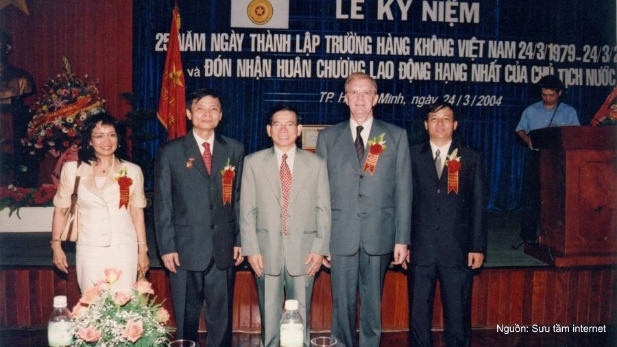 Buổi lễ thành lập Học viện Hàng không Việt Nam năm 2006