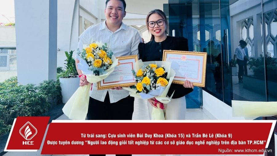 Cựu sinh viên HCE Bùi Duy Khoa và Trần Bé Lệ nhận bằng khen, hoa