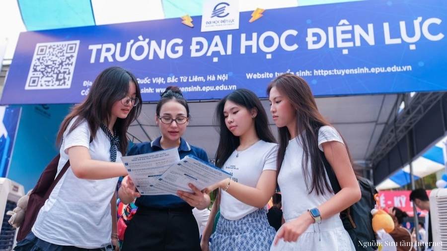 Thí sinh tìm hiểu chi tiết phương thức xét tuyển học bạ năm 2025