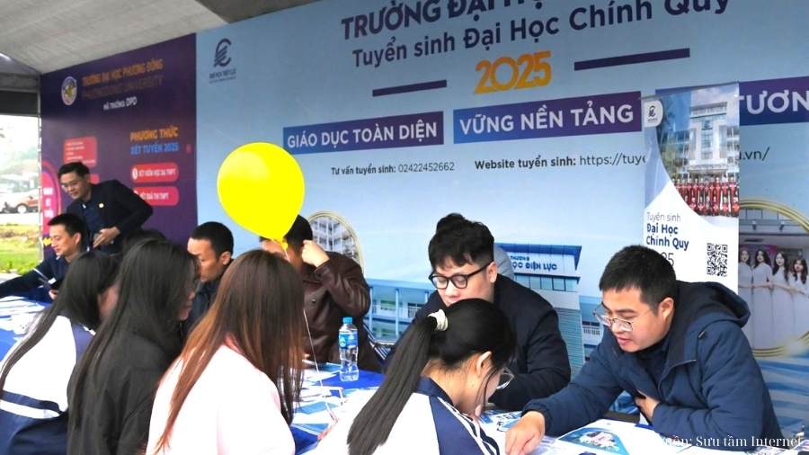 Nhà trường tổ chức tư vấn tuyển sinh trực tiếp