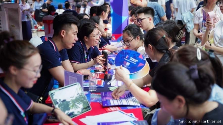 NEU tổ chức tư vấn tuyển sinh trực tiếp